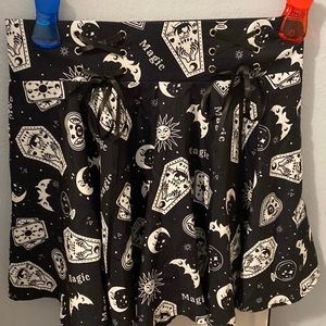 Romwe witchy print lace tie skirt NWT Size Large